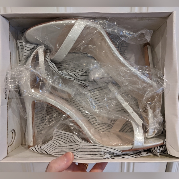 White wedding heels, size 10 - Picture 3 of 4